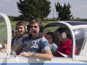 Viersitziges Motorflugzeug Morane Cockpit